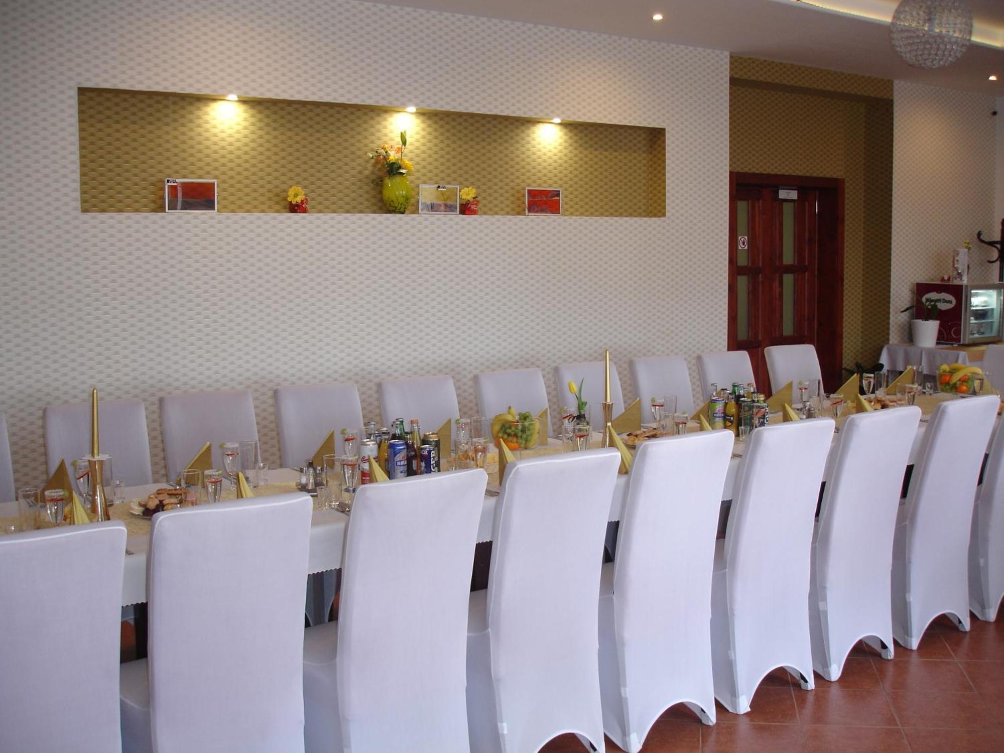 Hotel Gula Batizfalva Kültér fotó