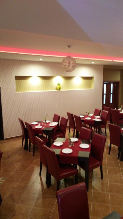 Hotel Gula Batizfalva Kültér fotó