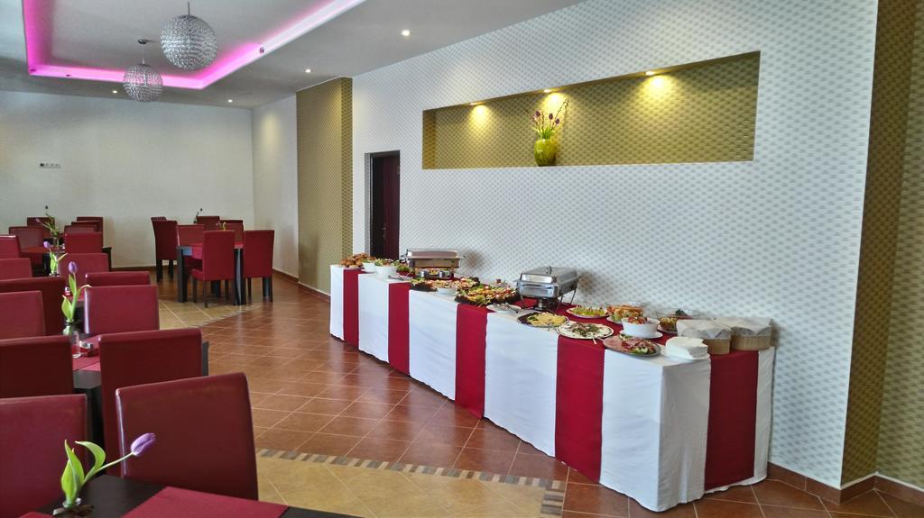 Hotel Gula Batizfalva Kültér fotó