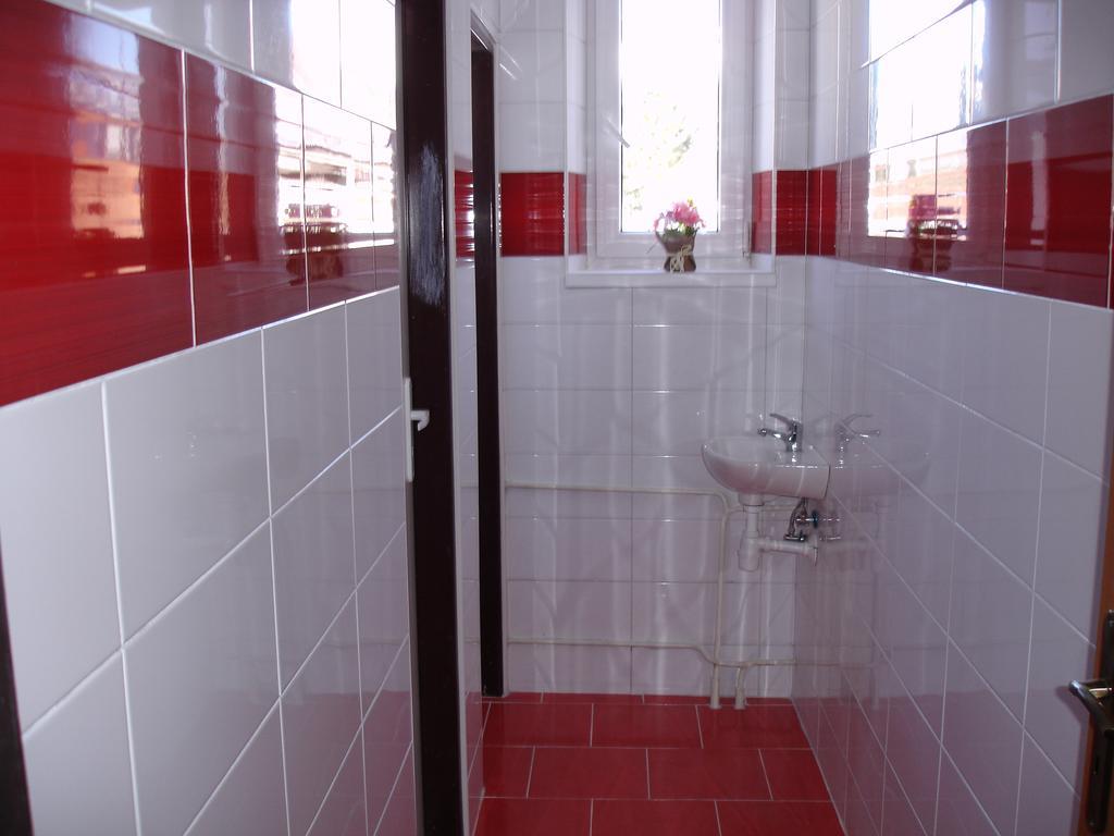 Hotel Gula Batizfalva Kültér fotó