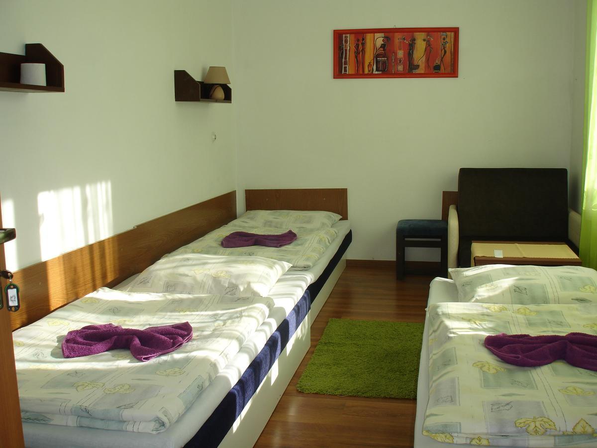 Hotel Gula Batizfalva Kültér fotó