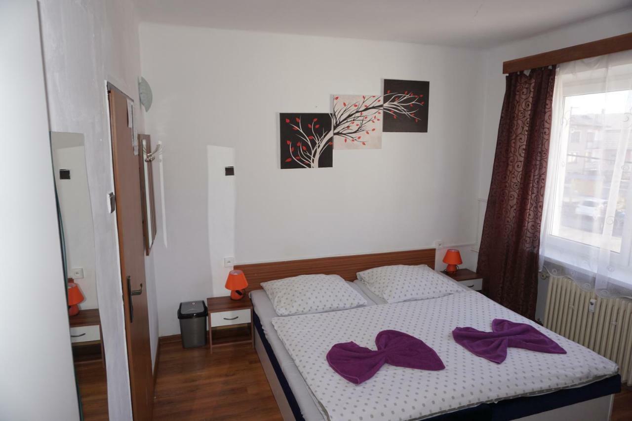 Hotel Gula Batizfalva Kültér fotó