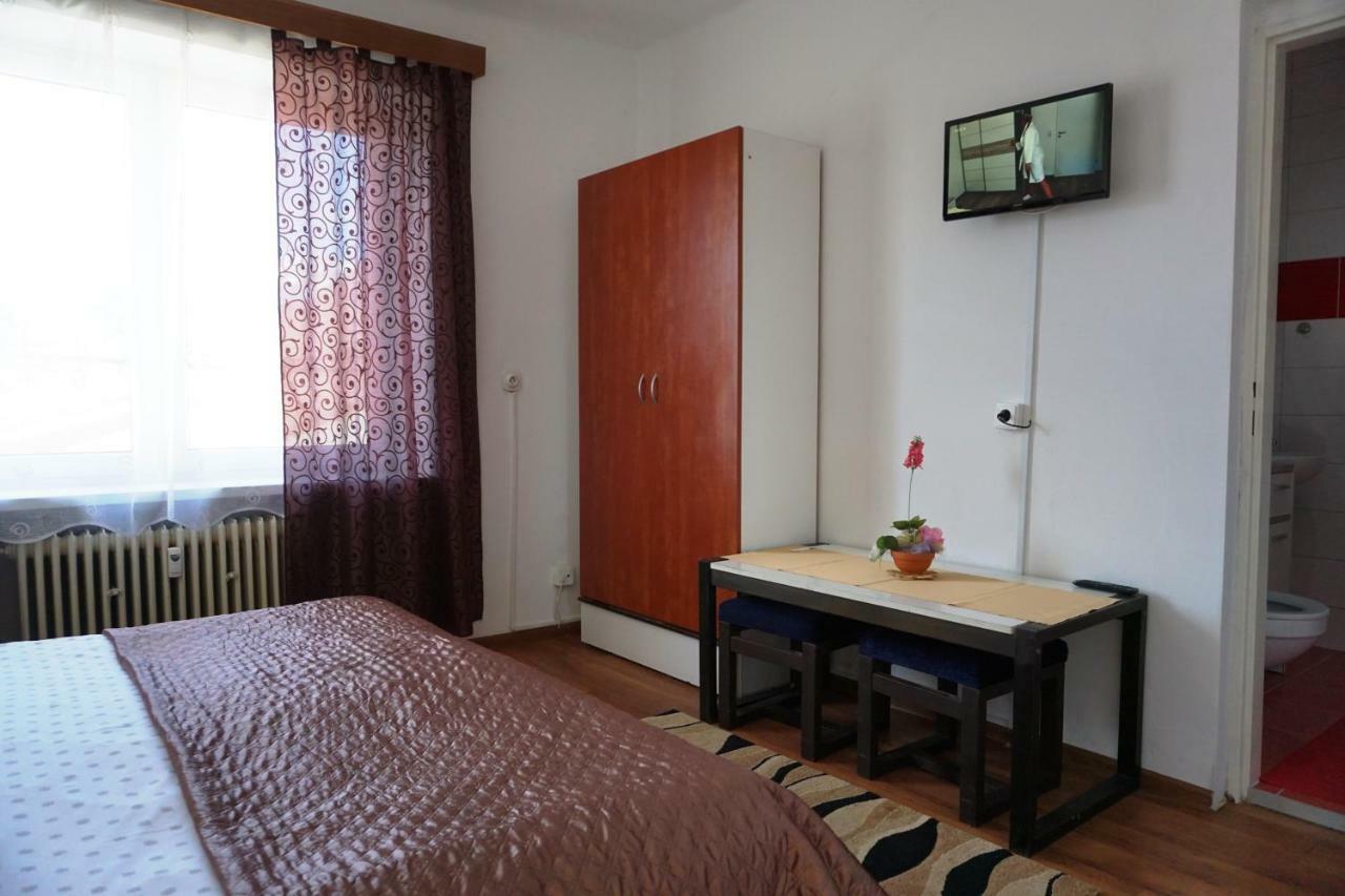 Hotel Gula Batizfalva Kültér fotó