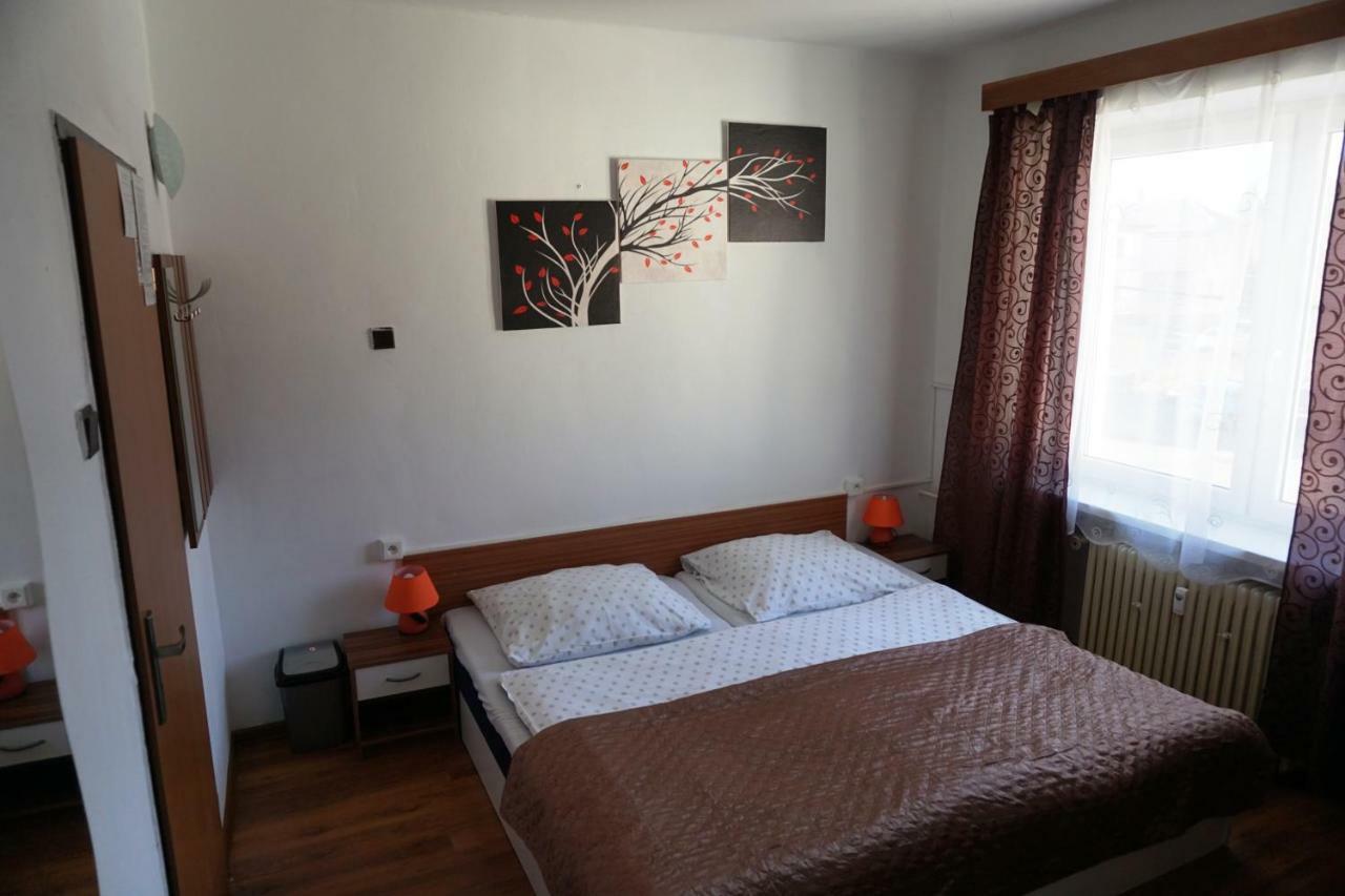 Hotel Gula Batizfalva Kültér fotó