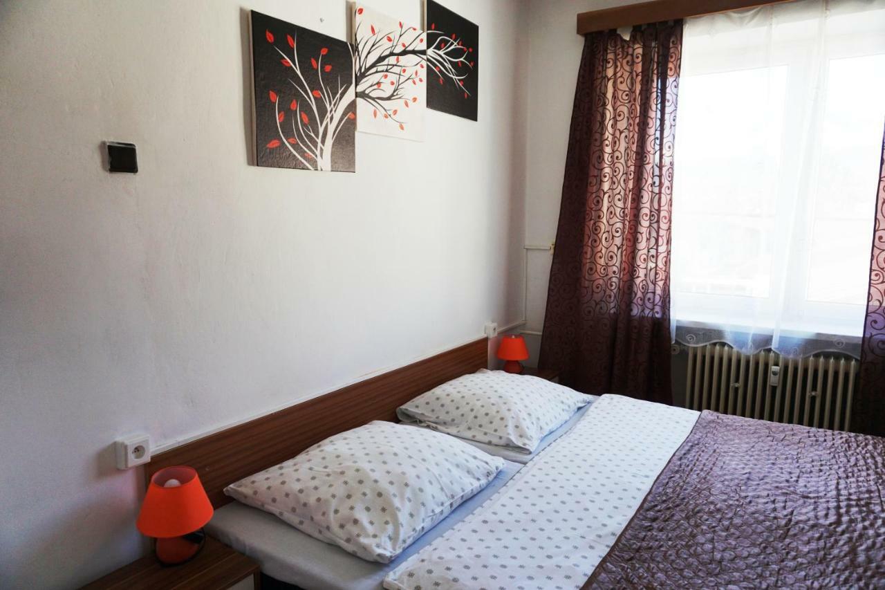 Hotel Gula Batizfalva Kültér fotó