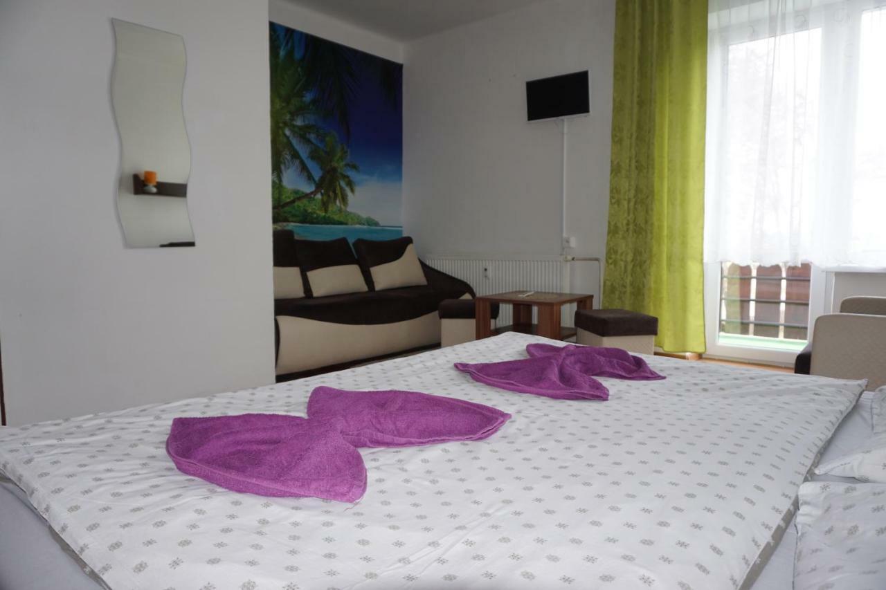 Hotel Gula Batizfalva Kültér fotó